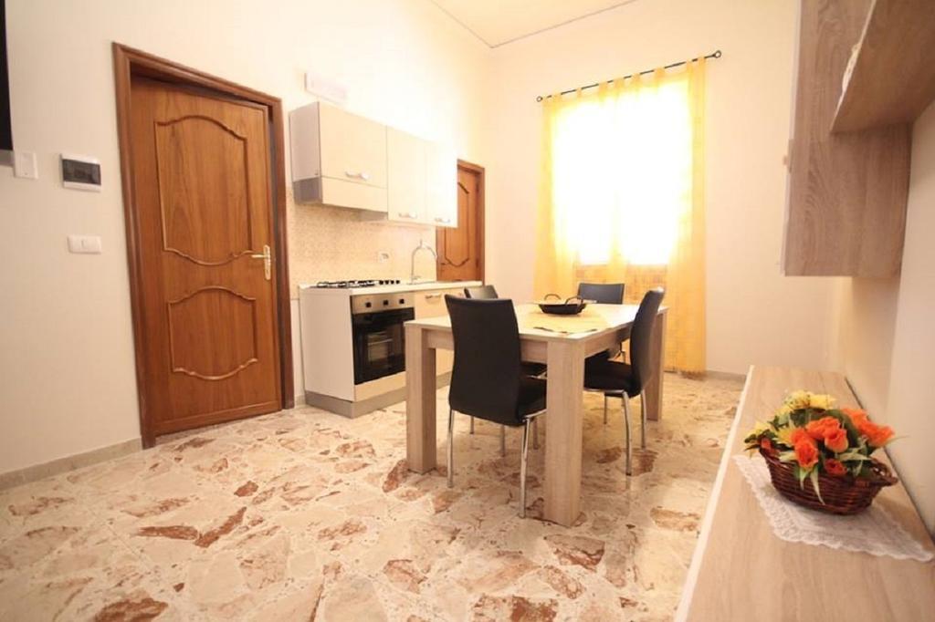 Apartamento Le Tre Rose Di Mary Avola Exterior foto